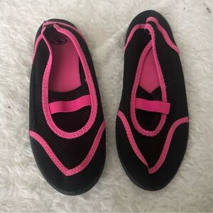 5 for $25! Athletic Works Black and Pink Water Shoes 7.5